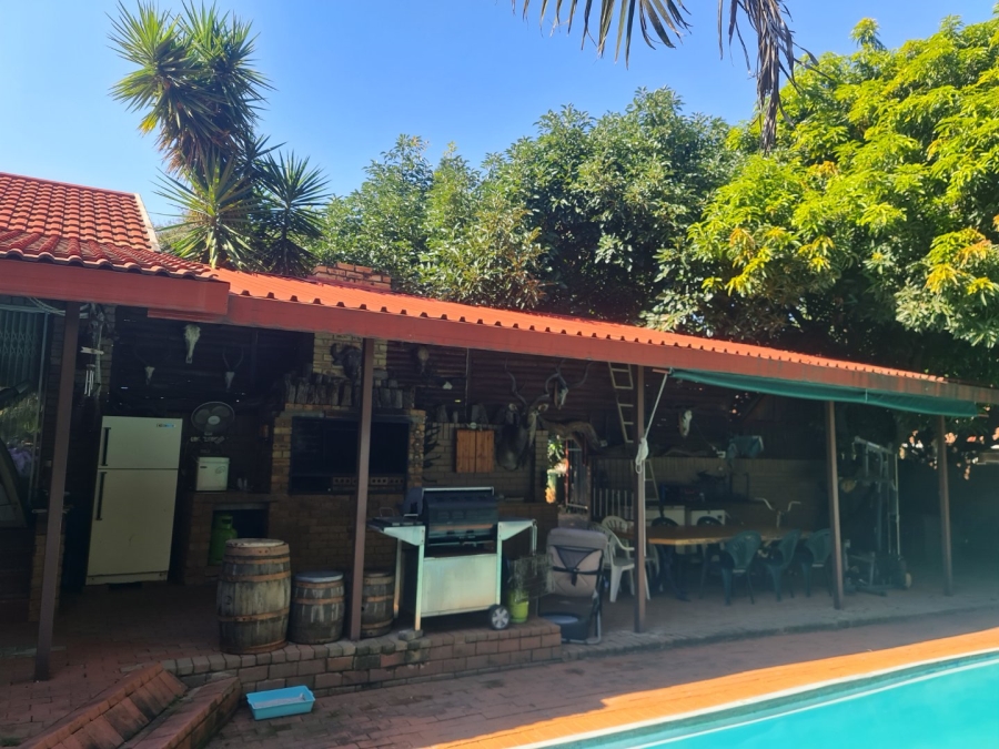 4 Bedroom Property for Sale in Safari Gardens North West